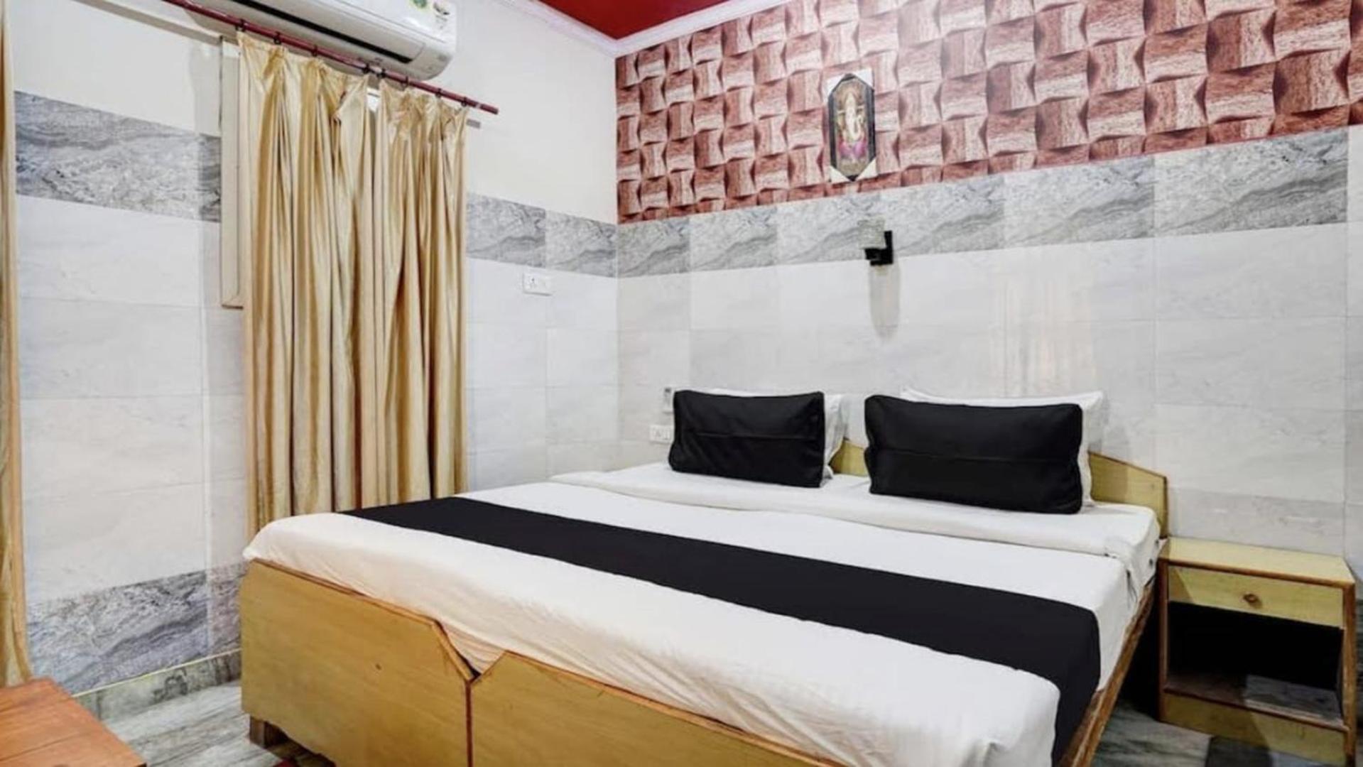 Pyrenees Homestay Agra  Exteriér fotografie