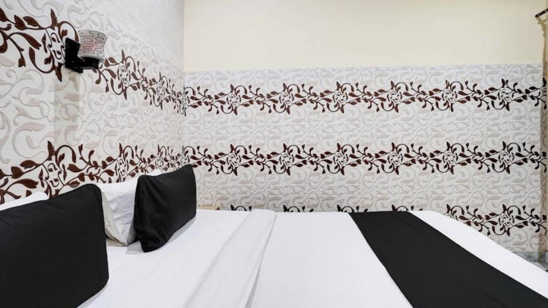Pyrenees Homestay Agra  Exteriér fotografie