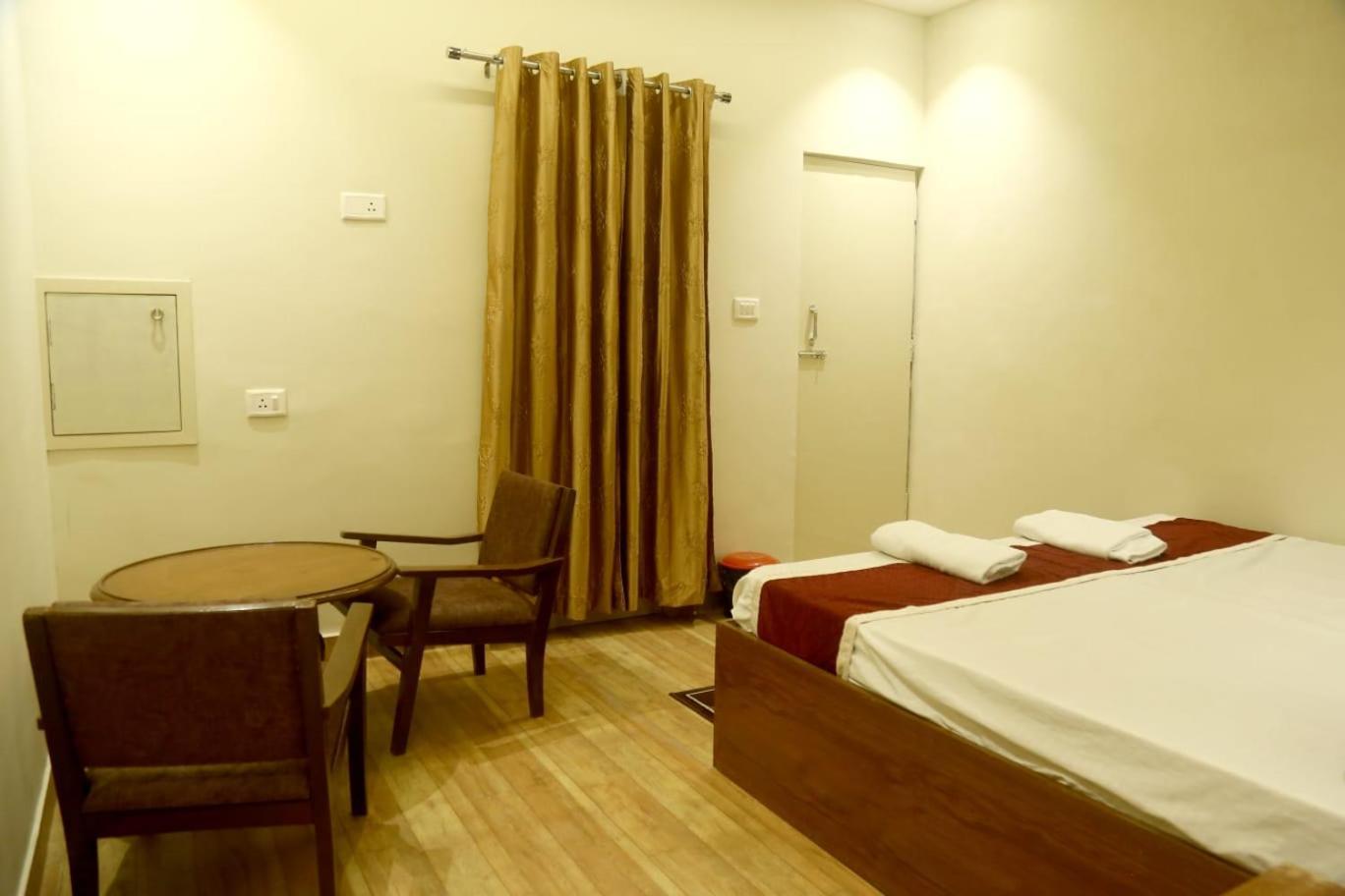 Pyrenees Homestay Agra  Exteriér fotografie