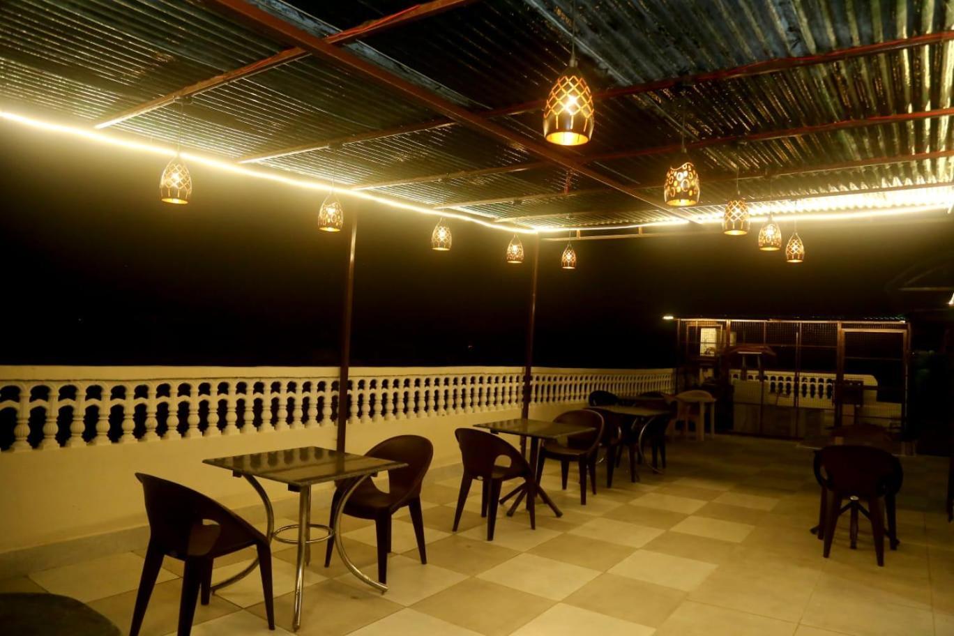 Pyrenees Homestay Agra  Exteriér fotografie