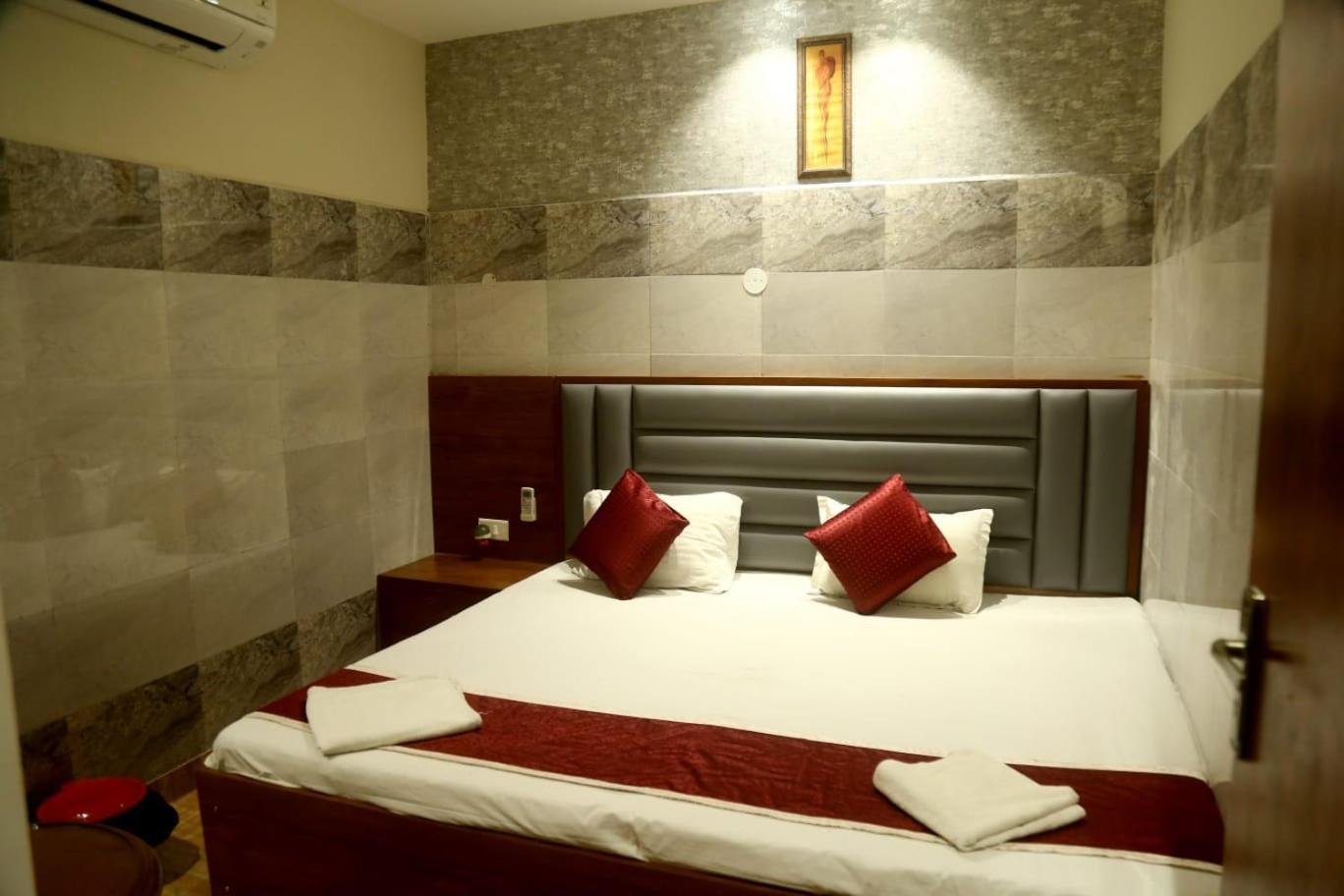 Pyrenees Homestay Agra  Exteriér fotografie