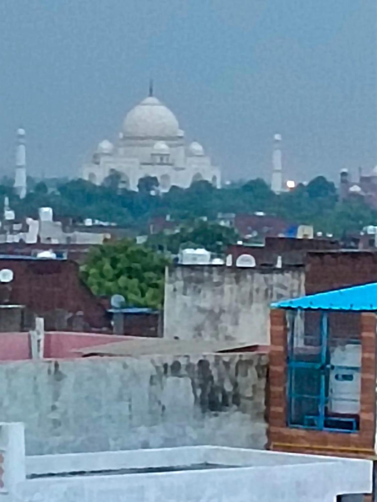Pyrenees Homestay Agra  Exteriér fotografie