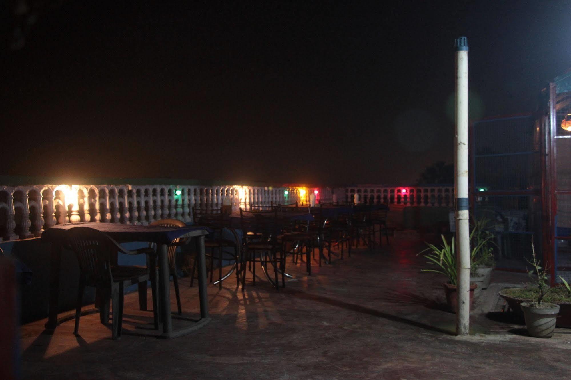 Pyrenees Homestay Agra  Exteriér fotografie