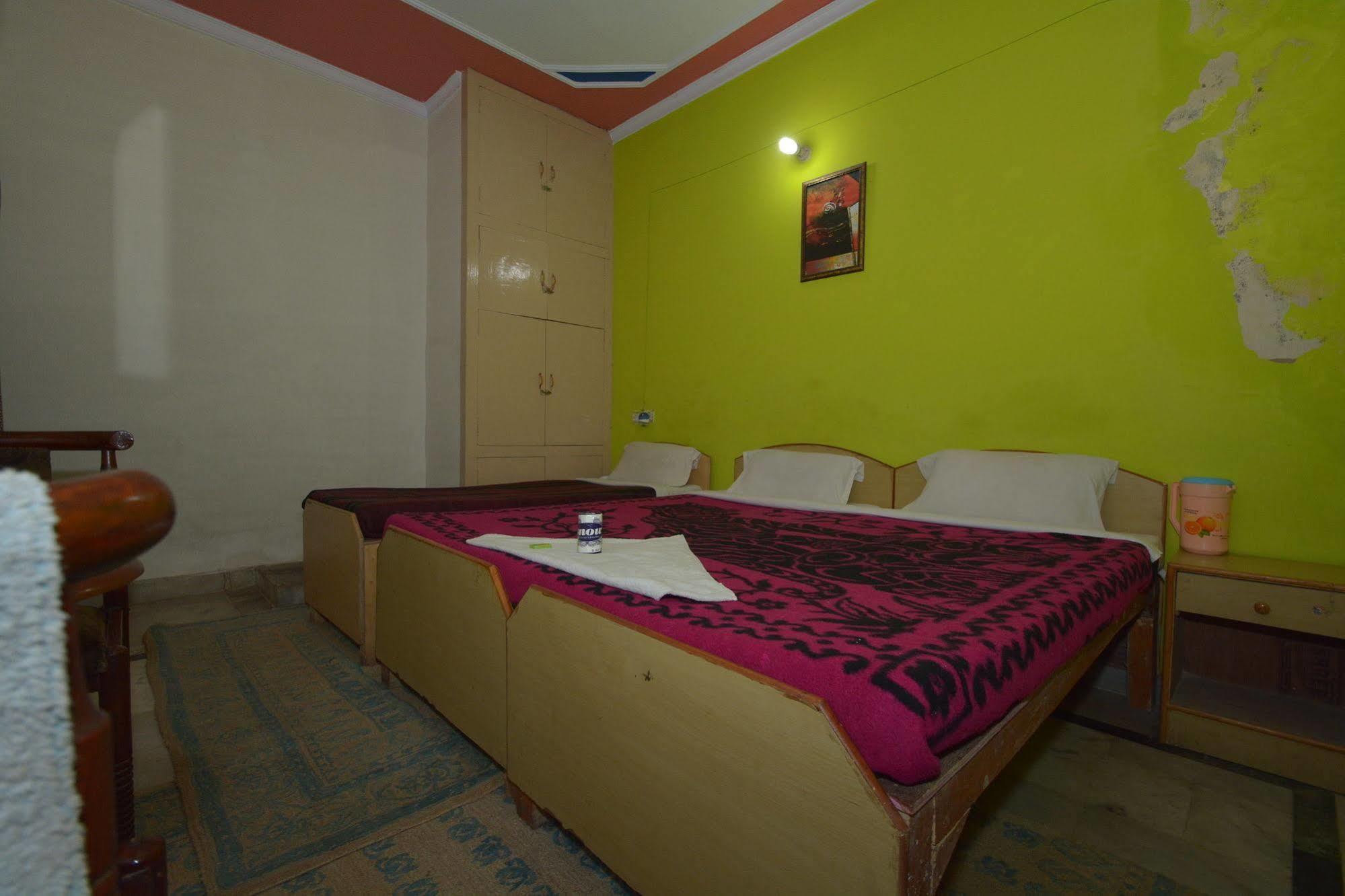 Pyrenees Homestay Agra  Exteriér fotografie