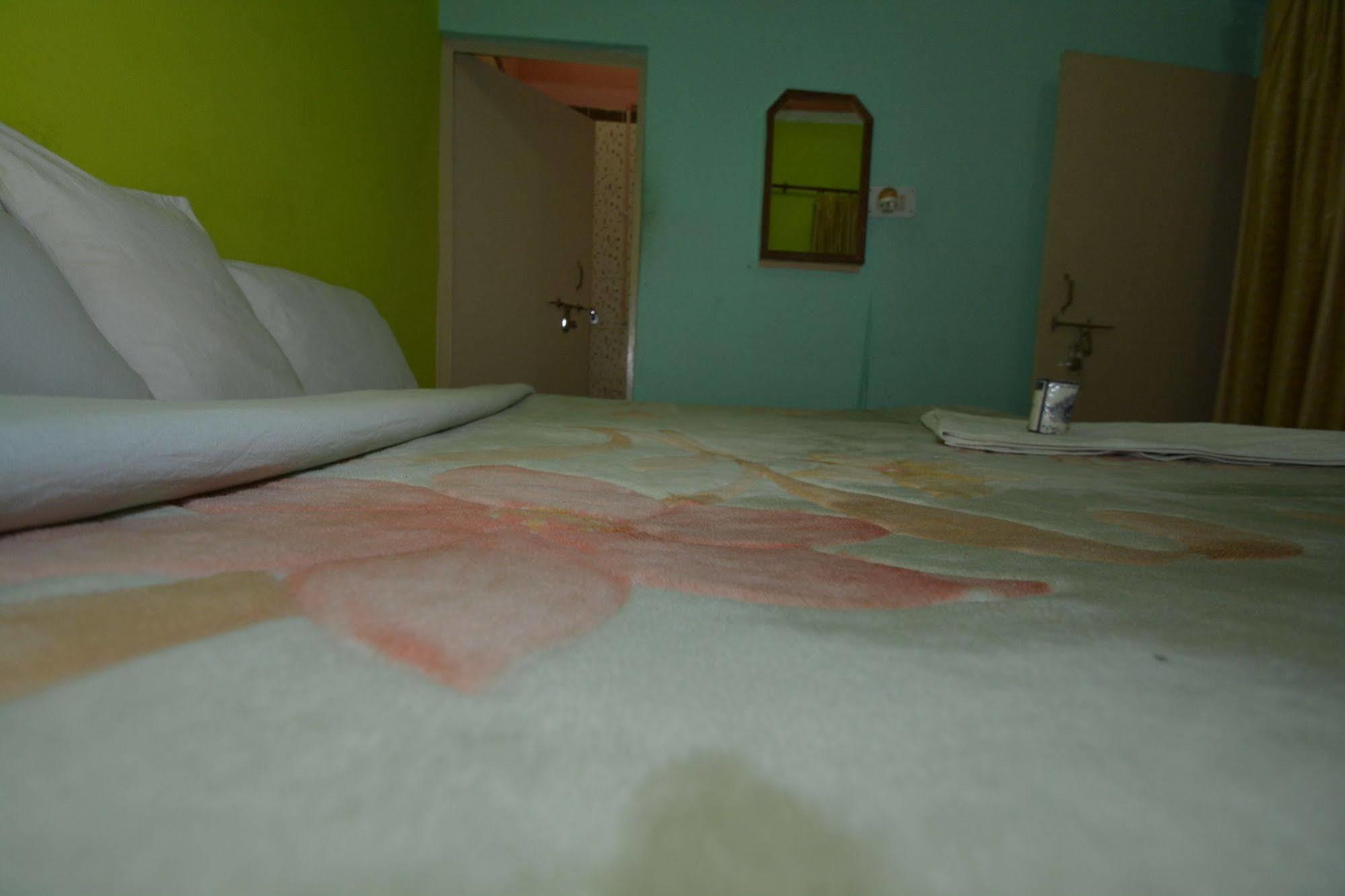 Pyrenees Homestay Agra  Exteriér fotografie