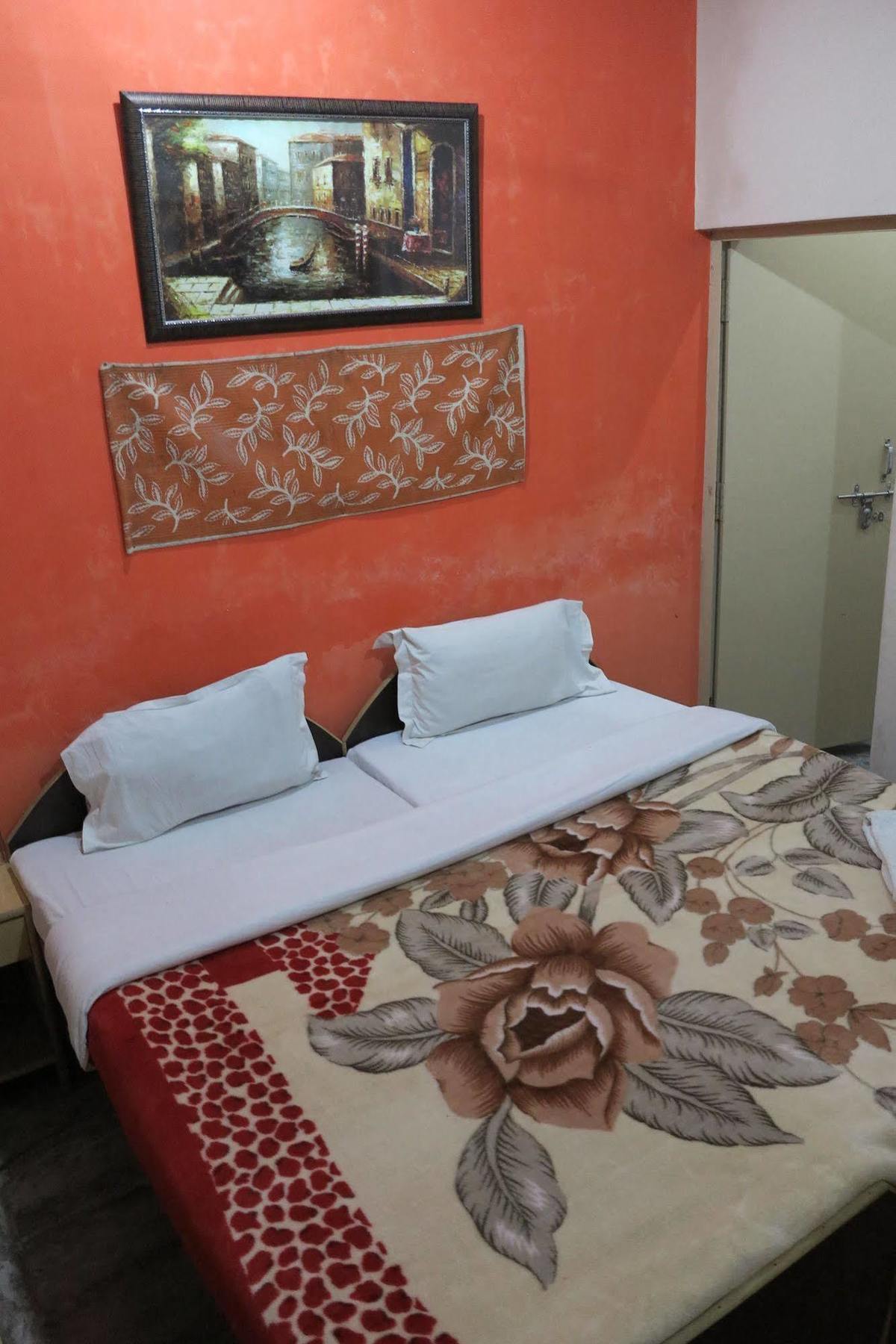 Pyrenees Homestay Agra  Exteriér fotografie