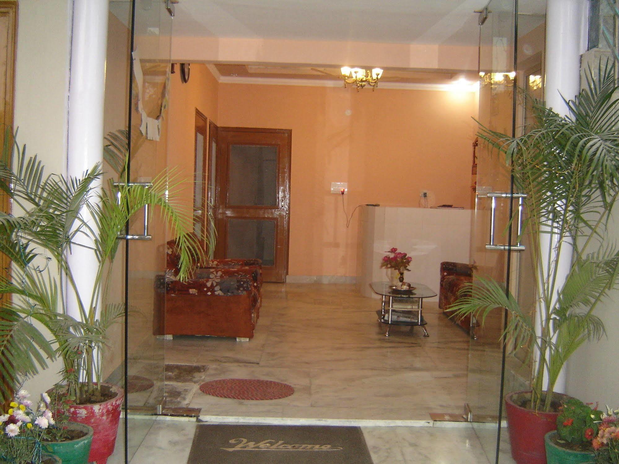 Pyrenees Homestay Agra  Exteriér fotografie