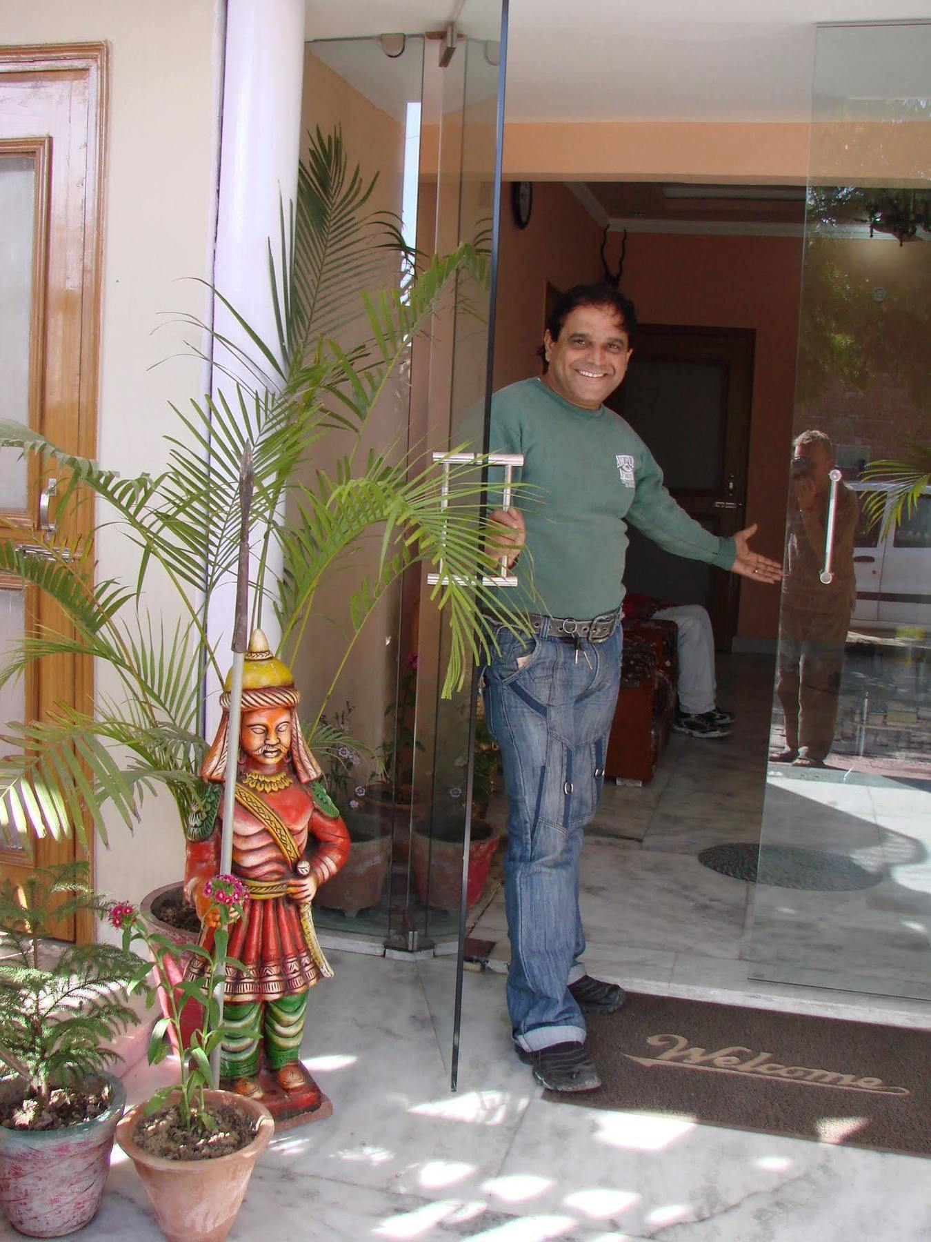 Pyrenees Homestay Agra  Exteriér fotografie