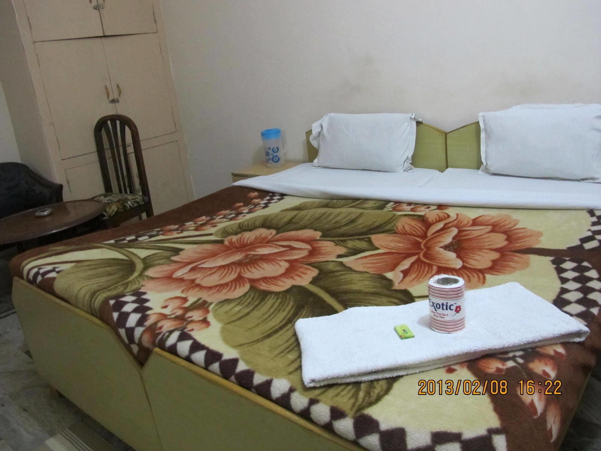 Pyrenees Homestay Agra  Exteriér fotografie